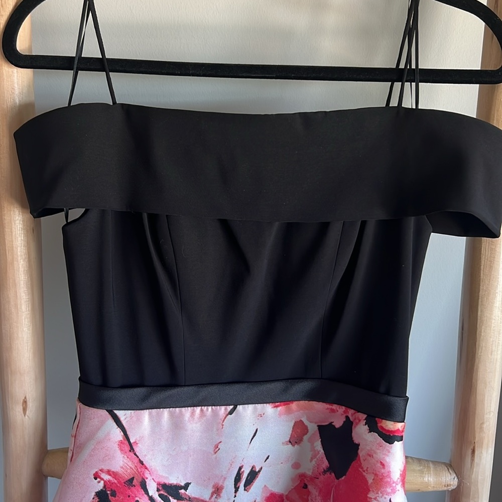 It Has Pockets - image 3